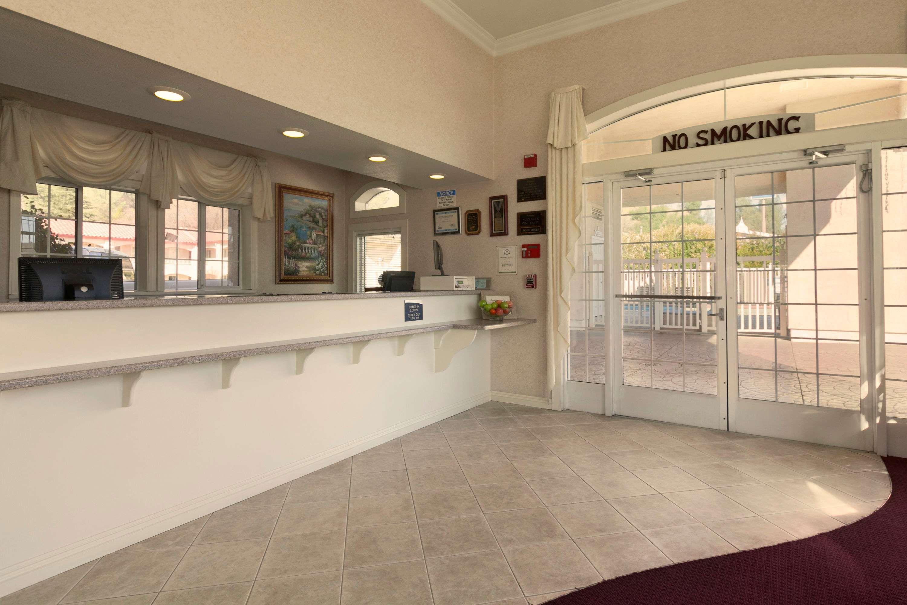Travelodge By Wyndham Redding Ca Bagian luar foto