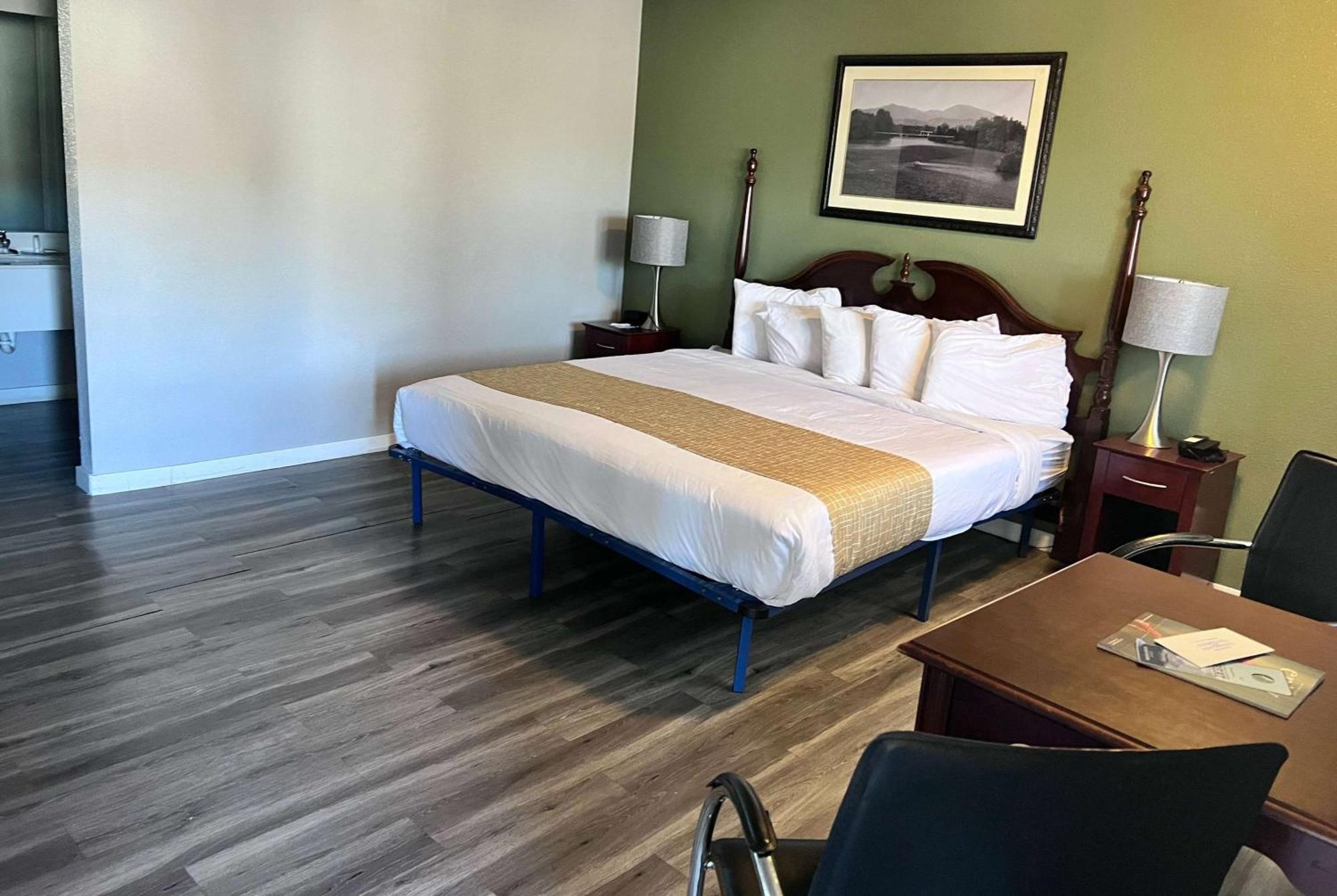 Travelodge By Wyndham Redding Ca Bagian luar foto