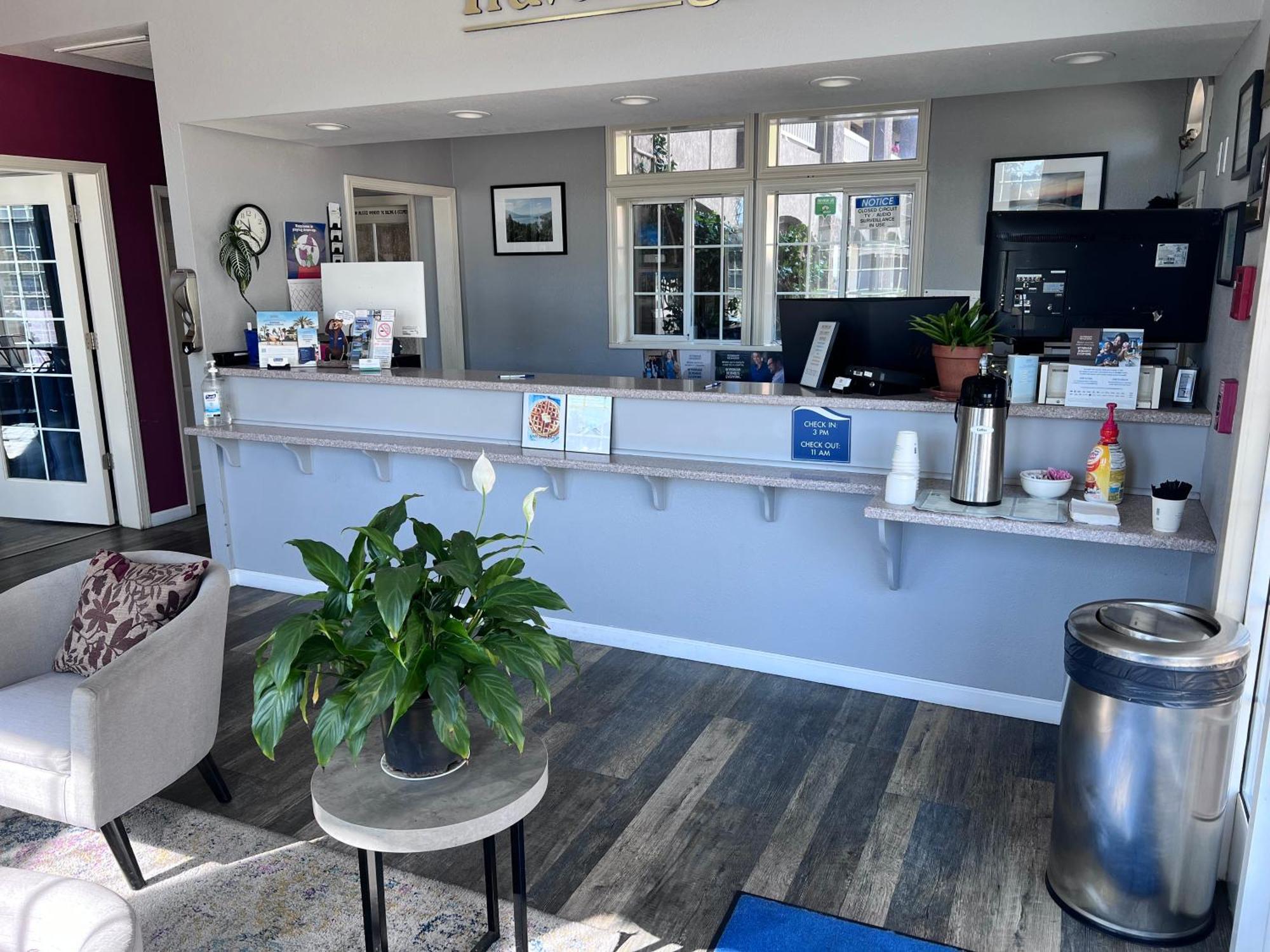 Travelodge By Wyndham Redding Ca Bagian luar foto