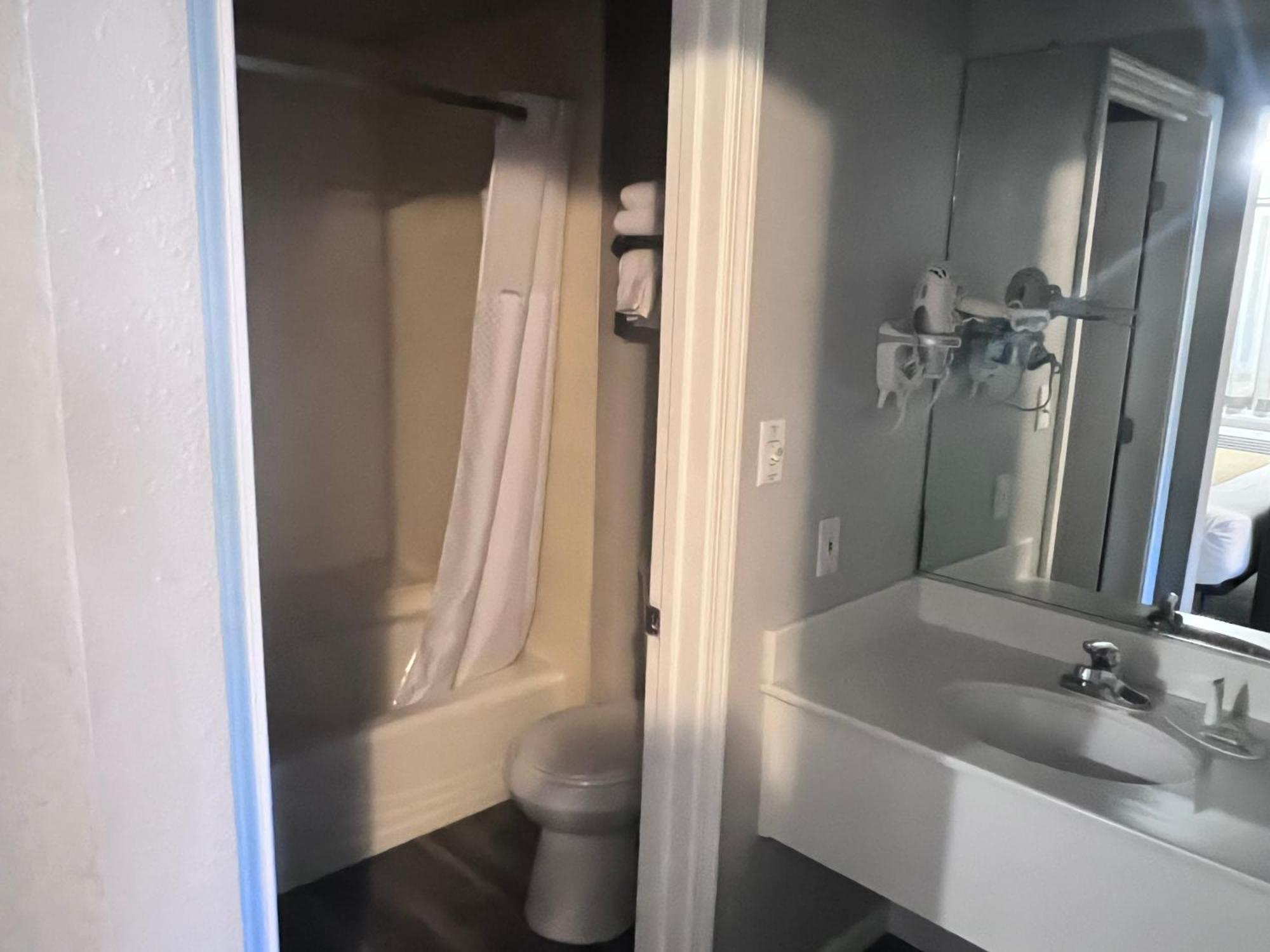 Travelodge By Wyndham Redding Ca Bagian luar foto