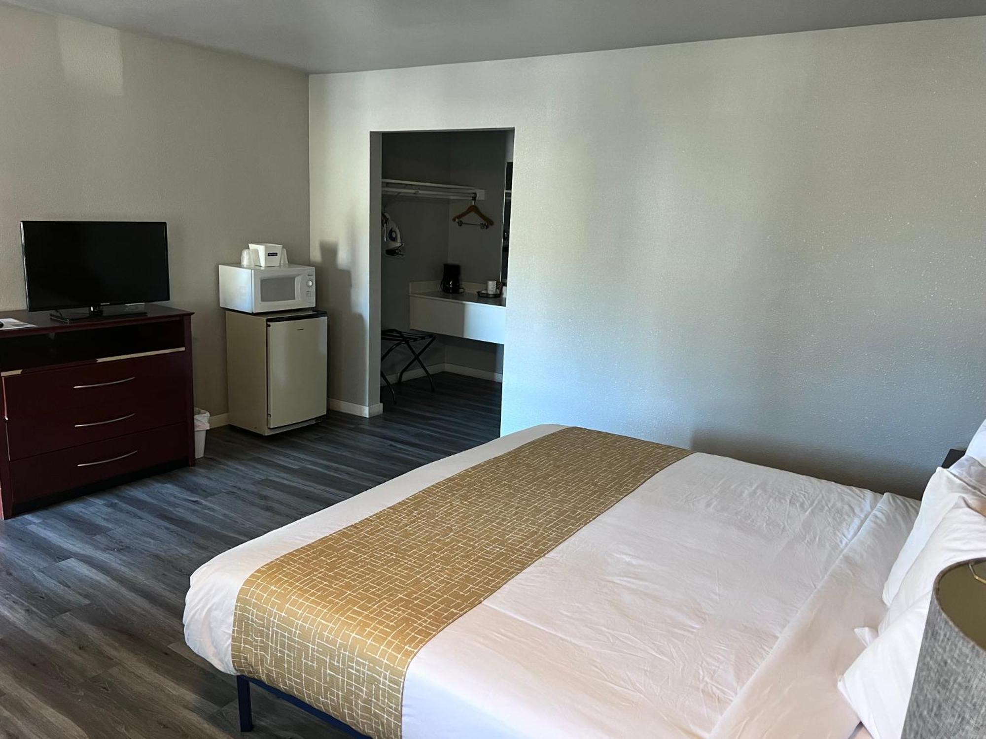 Travelodge By Wyndham Redding Ca Bagian luar foto