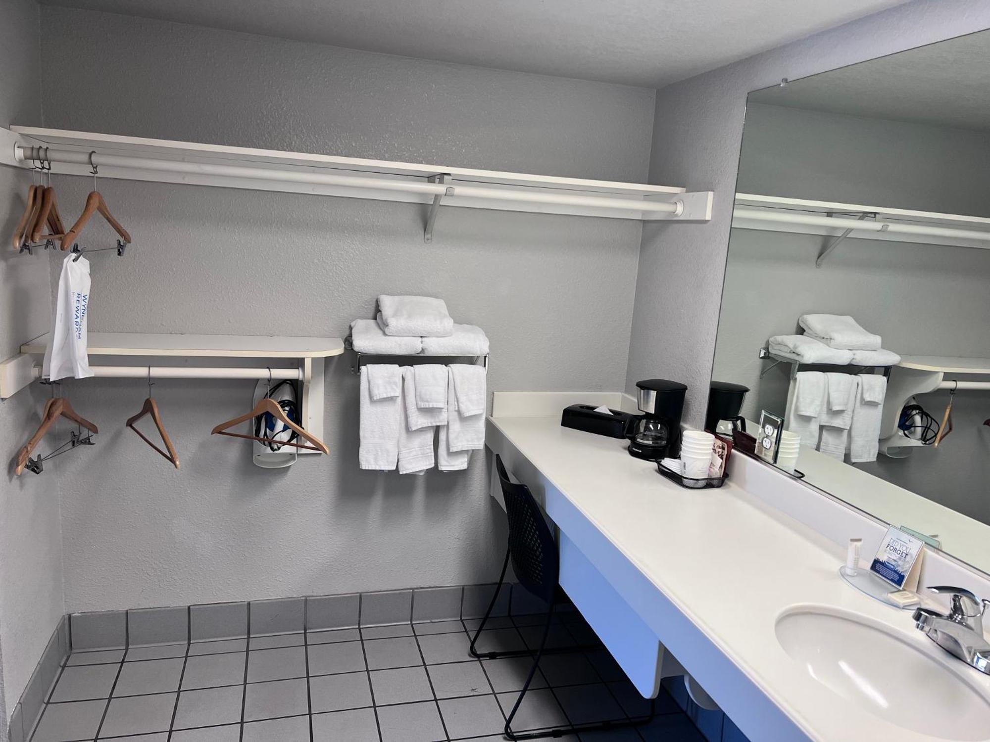 Travelodge By Wyndham Redding Ca Bagian luar foto