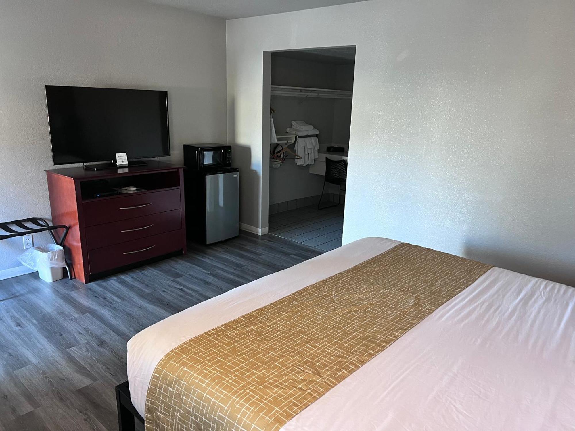 Travelodge By Wyndham Redding Ca Bagian luar foto