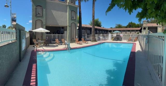 Travelodge By Wyndham Redding Ca Bagian luar foto