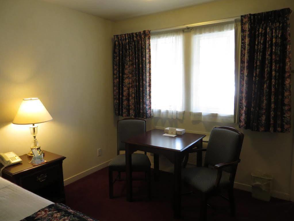 Travelodge By Wyndham Redding Ca Bagian luar foto